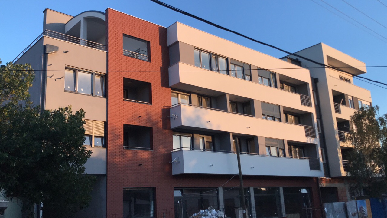 Heroja Pinkija 33 residential building in Novi Sad, Serbia with brick and rendered façade and balconies